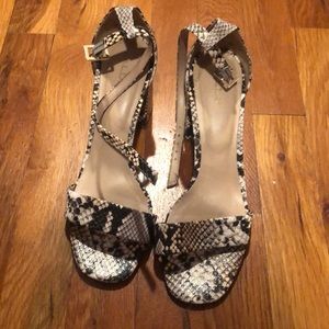 Aldo sz6 snake skin block heel sandal gently worn
